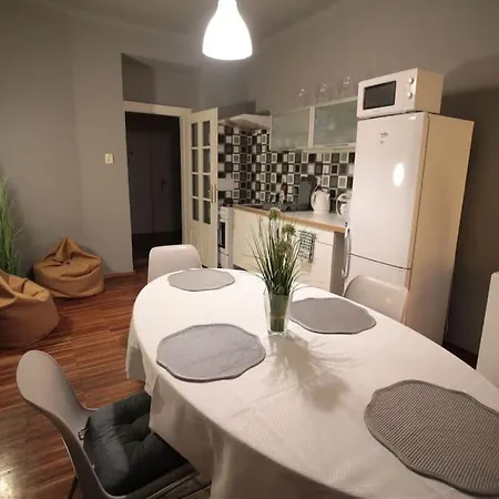 2 Bedrooms Close Vysehrad - Congress Centrum Apartman *