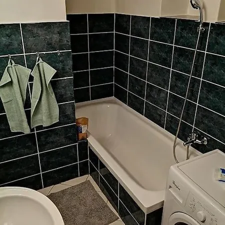 2 Bedrooms Close Vysehrad - Congress Centrum Apartman *
