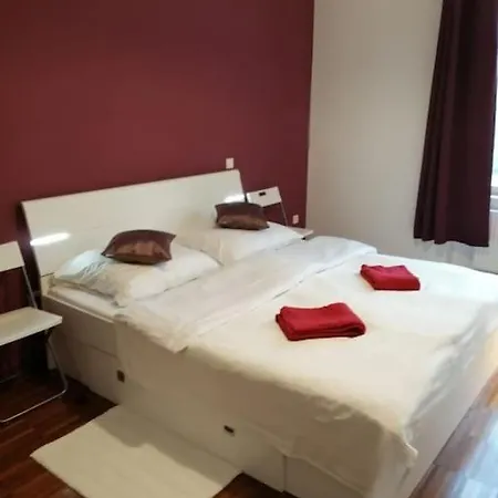 2 Bedrooms Close Vysehrad - Congress Centrum Apartman *