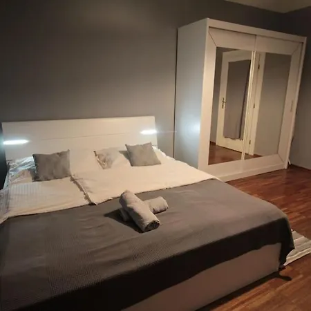 Appartamento 2 Bedrooms Close Vysehrad - Congress Centrum Praga