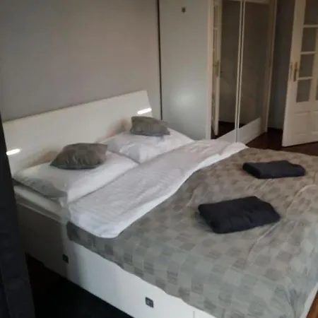 2 Bedrooms Close Vysehrad - Congress Centrum 아파트